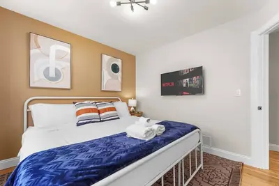 Image de Big 3br 1. 5ba Free Parking Sleeps 10 Deck