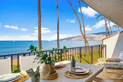 Image de Maalaea Surf A6 Remodeled Beachfront 2bd w Year Round Beach