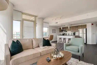 Image de Gorgeous Tysons Corner 2br w/ Pool & Fire Pit, nr Mall, by Blueground