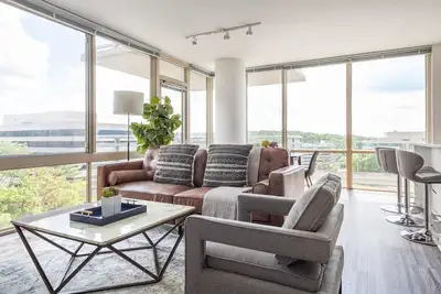 Image de Open Tysons Corner 2br w/ Concierge, nr Shopping Mall, by Blueground