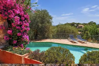 Image de Provencal farmhouse with pool