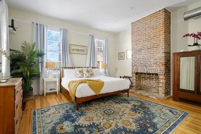 Image de Downtown Whole House Rental Steps to King St