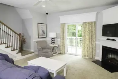 Image de This cottage is extremely accommodating for all types of guests.