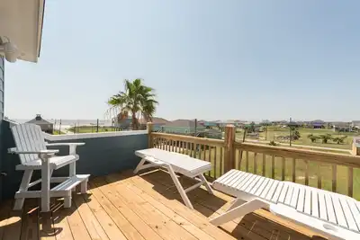 Image de 4br Beach House | Tiki Bar, Bbq, Pet-Friendly & Sleeps 14