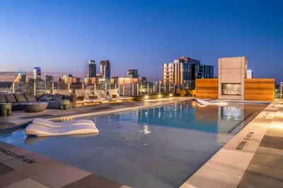 Image de 2br Lux Highrise + Austin + Vibrant Rainey St