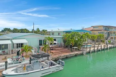 Image de 3br/2ba Canalside Key Colony Beach Home With 37. 5' Boat Dock and Cabana Club Access
