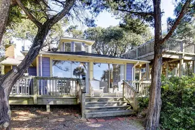 Image de Creekside - lovely pet-friendly home across from Silver Lake Harbor