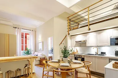 Image de New! Chic Oasis Apt, with Ac, Heart of Nice, Family Friendly, 5min to Beach!