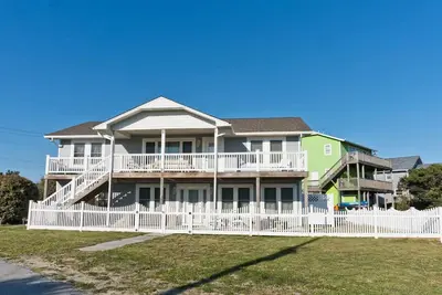 Image de Top Of The Mooring, Almost Oceanfront Duplex in Emerald Isle, Nc!