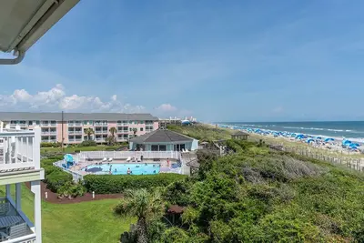 Image de Pebble Beach B-204, Almost Oceanfront Condo in Emerald Isle, Nc!