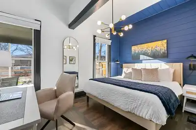 Image de Old Town Retreat w/ Hot Tub – Steps from Csu!