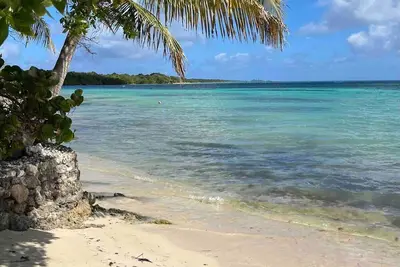 Image de Villa et sa plage privée au bord du lagon de Saint-François
