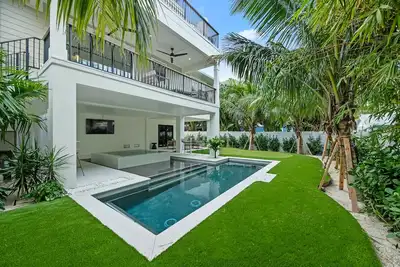 Image de New Home w/Pool, Rooftop Deck, and Putting Green-Gone Gulfin'
