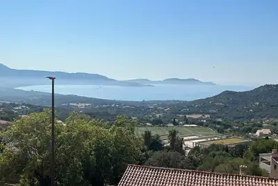 Image de Studio au coeur de Lumio avec terrasse et vue mer
