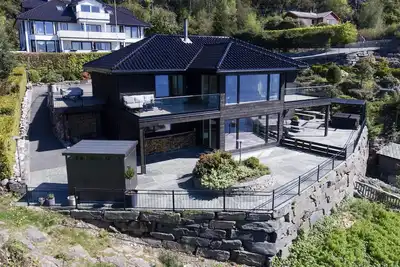 Image de Beautiful villa with sea view, Jacuzzi and only 10 min from Bergen center