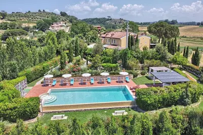 Image de Villa à Forcoli avec 7 chambres à coucher, 16 couchages