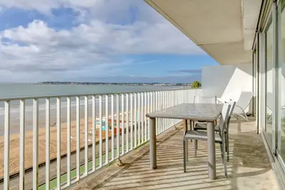 Image de Appartement 'Pieds Dans L'eau - Balcon Vue Mer' avec balcon et Wi-Fi