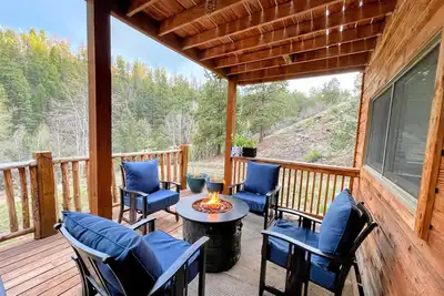 Image de Newly remodeled family-sized mountain retreat with 8+acres, huge rock formations