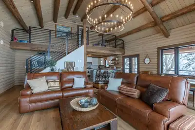 Image de Alpine Hollow ~ Hot tub ~ Atv from the property ~ On 3 Acres ~ 360-degree views