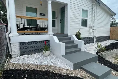 Image de 1926 bungalow in historic \nYbor