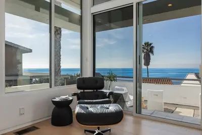 Image de Malibu Breeze - Hot tub, steps to beach