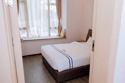 Image de Elizabeth Golf Apartment offers accommodations with access to beauty services.