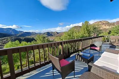 Image de Nature Retreat: 5 Min to Shops, Pano Views, Hiking