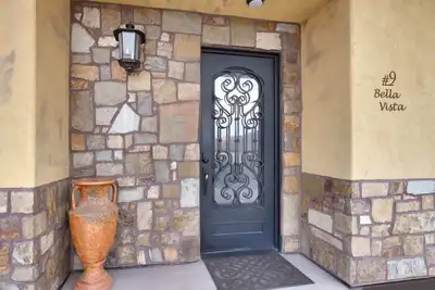 Image de Luxury Downtown Rental (Hot Tub/Pet Friendly) #9