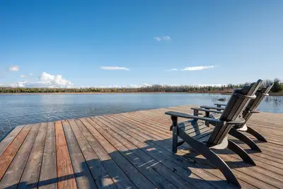 Serene Lakefront Retreat: Explore & Unwind