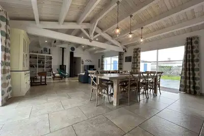 Image de Villa spacieuse avec piscine privée, WiFi gratuit et jardin clos, à proximité de la mer et du centre-ville