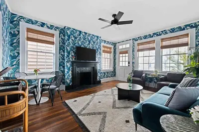 Image de Charming 4br Condo Downtown - Ideal for Groups!
