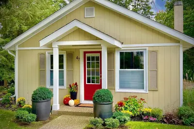 Image de The Sharlene-Hot tub Fenced yard Steps to Douglas