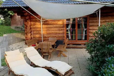 Image de Beautiful wooden cabin by the river