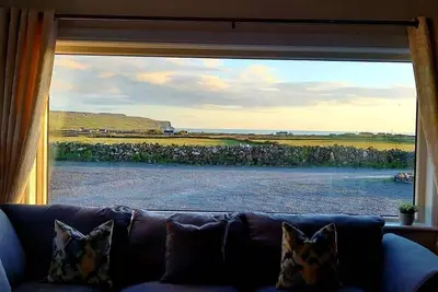 Image de Cozy semi detached cottage 5 mins drive from Doolin. Cliffs of Moher views!