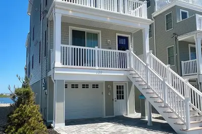 Image de New Pelican Island Bay Front home, mins to beach, kayaks, paddleboards, sunsets!