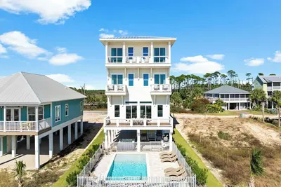 Image de Golden Hour: Massive Beachfront Home- Priv. Pool, Pet Friendly, Sleeps 24!
