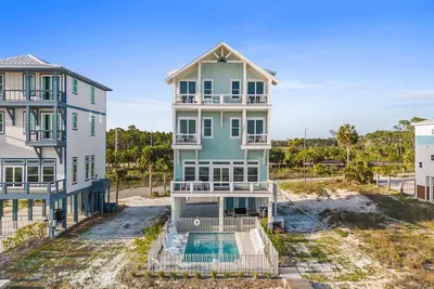 Image de Eucalyptus: Luxury Beachfront Home with Private Pool and Pet Friendly! Sleeps 24