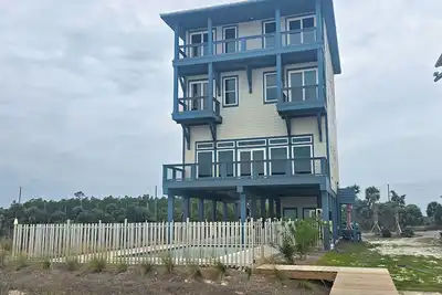 Image de Idyll Tides: Stunning 6 Br - Pet Friendly, Priv. Pool, Beachfront, Sleeps 24!