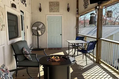 Image de Cozy Pet Friendly Mountain Camper Rv with amentities in Cleveland Ga near lake