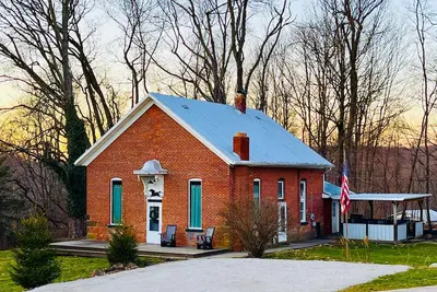 Image de Unique Remodeled 1888 Schoolhouse with Highland Cows