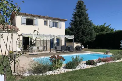 Image de A Callian jolie villa au calme avec piscine