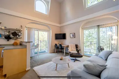 Image de Lovely 2 Bed/Bath Penthouse w/ Space Needle View