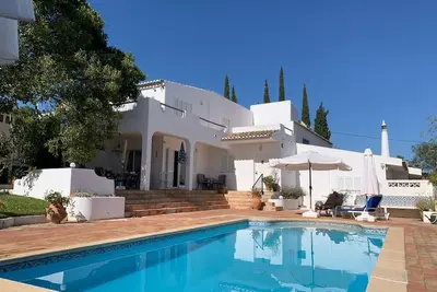 Image de Villa familiale calme avec piscine et belle vue près de Faro (+ Wifi\/Ac)