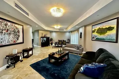 Image de Three Bedroom Lavish Retreat located in the heart of the City