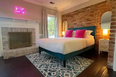 Image de 5br Art Deco Retreat : Hot Tub, Bbq & Family Fun