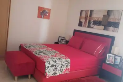 C'est une Villa sécurisée, spacieuse, bien équipée et confortable.