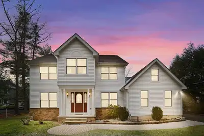 Image de Lakefront! Stunning Views, Private Fishing, Kayaks, Game Room, Prime Location