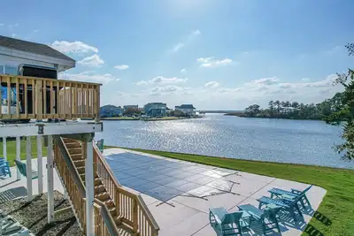 Image de Stunning Bayfront Home, Pool, 5 Bed/3 Ba, Pets ok & Golf Cart