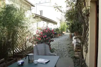 Image de Ancien Atelier Transformé en Maison, Dans une Cour Typique de Ménilmontant!