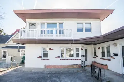 Image de 1 block from the bay, 4 blocks to the beach, room for the whole family!